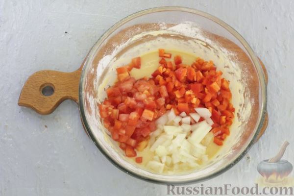Картофельная запеканка с перцем, помидорами, оливками и сыром