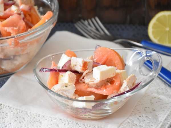 Салат с сыром фета и помидорами