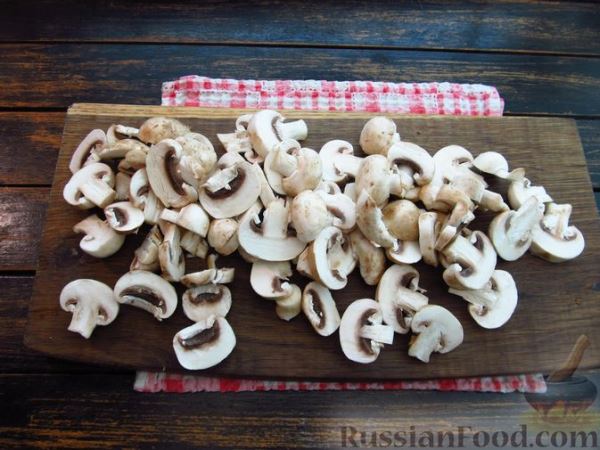 Кабачки, запечённые с грибами и луком