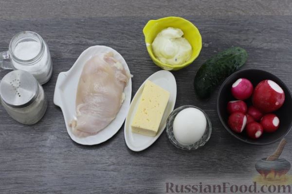 Слоёный салат с курицей, редисом, огурцом и сыром